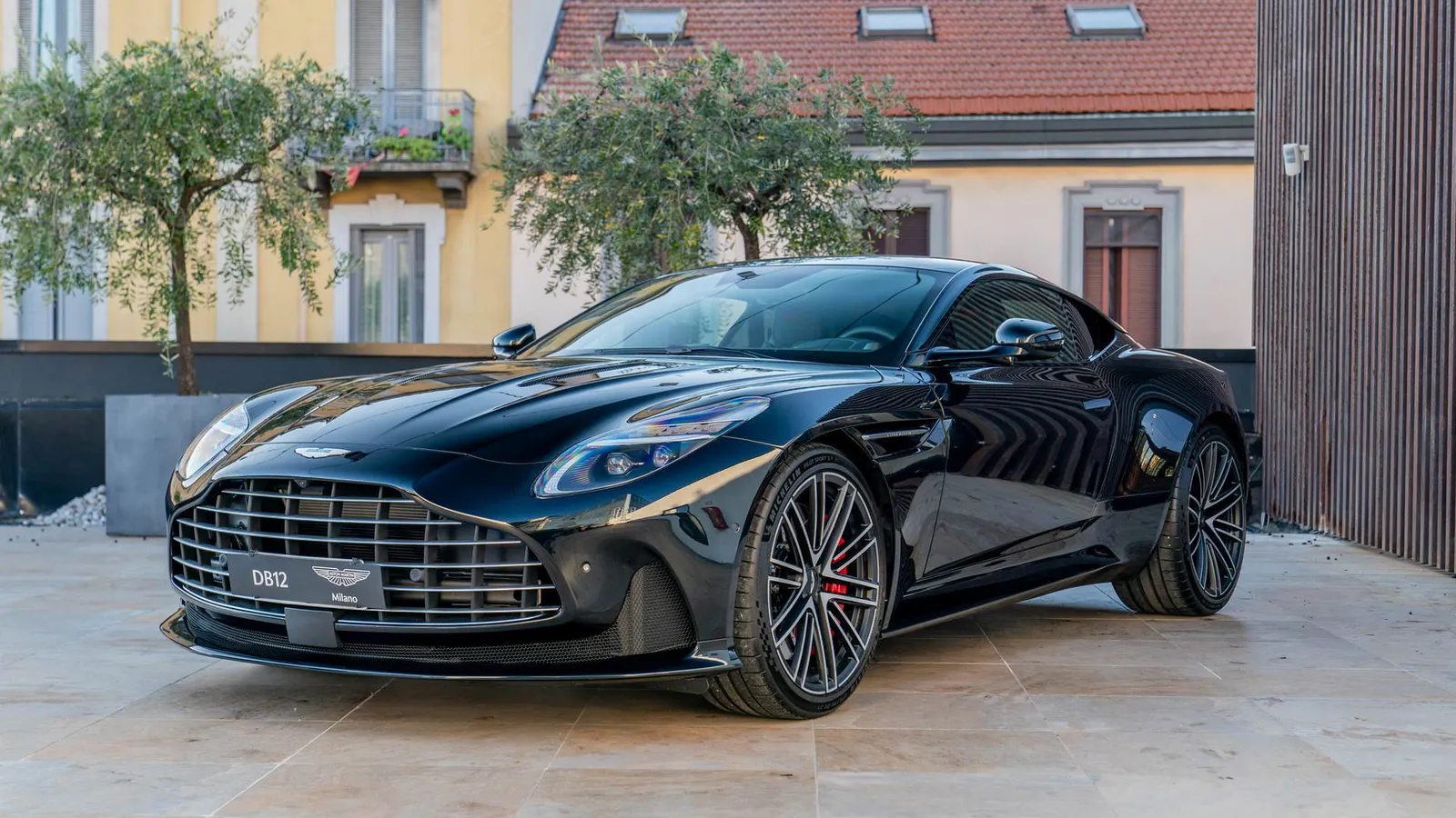 aston martin db12 coupe 4 0 v8 auto